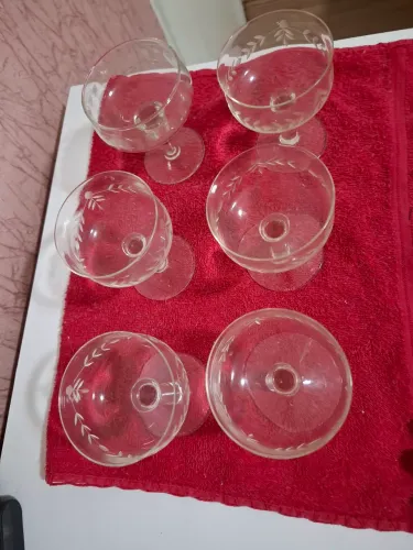Conjunto de taças com 6 peças antiguidade