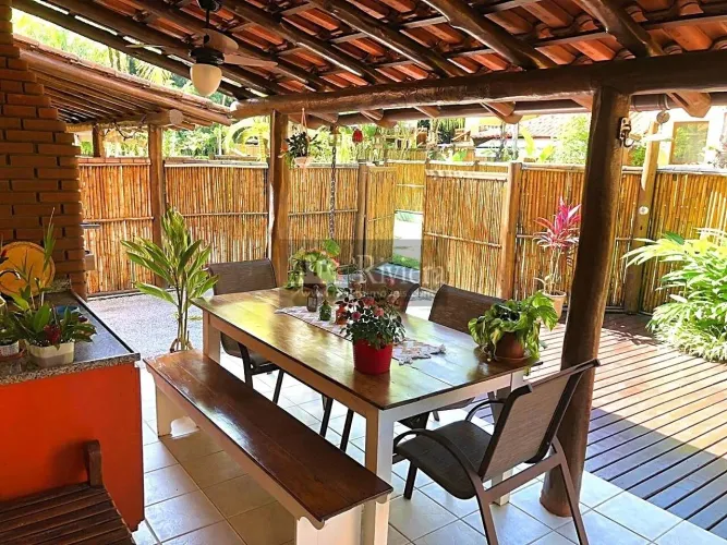 Excelente casa na praia, em condomínio fechado com estilo Balinês na praia de Camburi São 
