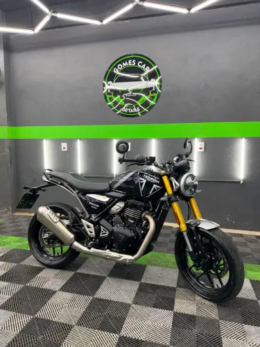 Triumph 400 Speed Moto para pessoas exigentes