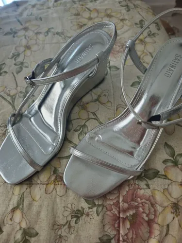Sandalia Satinato Prata 36