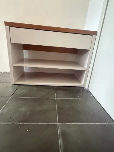 Sapateira com gaveta