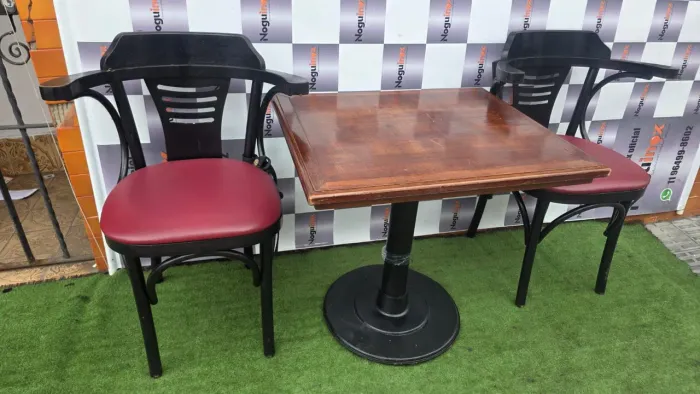 Mesa com 2 cadeira Franco&Bachot 