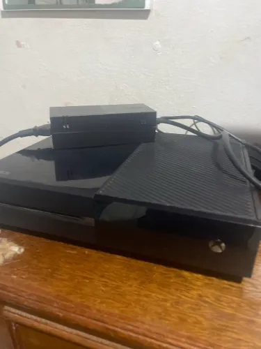 Xbox One com defeito para conserto ou retirada de peças 