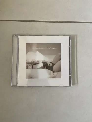 cd the tortured poets departament taylor swift (com poster)