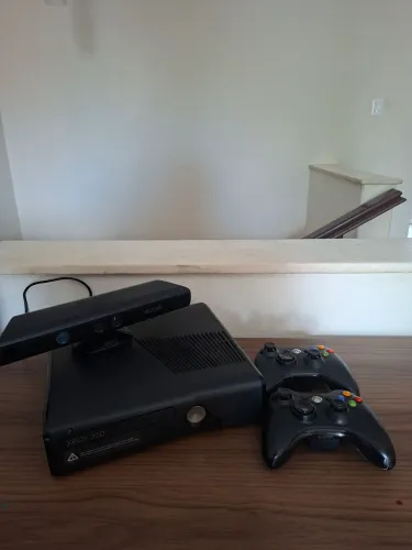 Xbox 360 + Kinect + 2 Controles | Funcionando