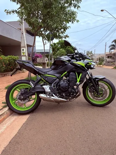 ? Kawasaki Z650 SE 2020/2021 ? LINDA E MUITO CONSERVADA