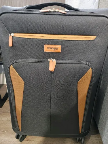 Malas de viagem novíssimas de vários tipos e tamanhos. Nunca foram utilizadas.