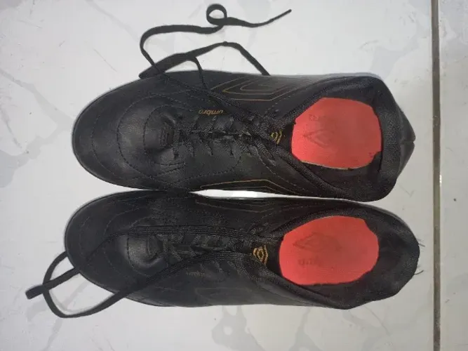 Chuteira umbro Society 