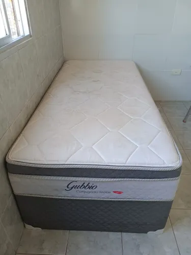 Cama de solteiro em molas Herval