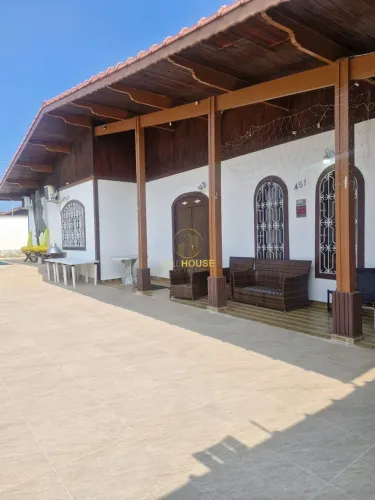 Casa com piscina, 03 dormitórios, Bairro Imperador 300m da Praia/Praia Grande