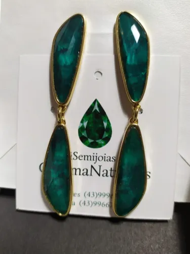 BRINCO EM ESMERALDA BRASILEIRA - FOLHEADO A OURO 18K