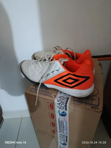 Chuteira Umbro Fifty
