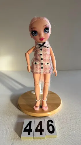 RAINBOW HIGH BELLA PARKER JUNIOR FASHION DOLL COM OS ACESSORIOS DAS FOTOS , SEM SUPORTE