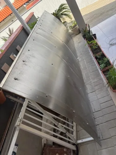 TOLDODE POLICARBONATO 4,00 M X 1,30 M   -    SEMI NOVO