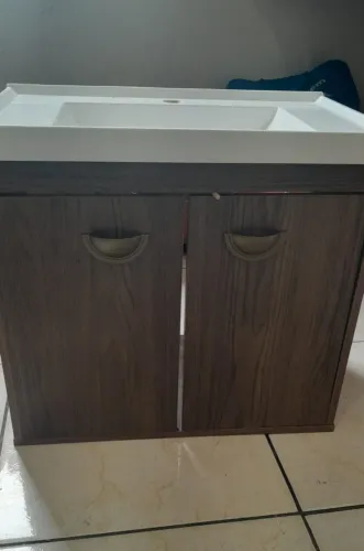 Gabinete suspenso, MDF, cuba de BMC (resina branca) e kit de montagem, na cor marrom, NOVO