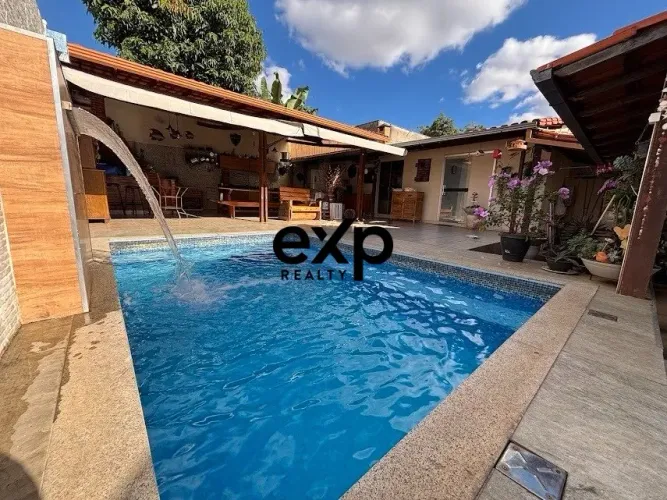 Casa com piscina à venda, lote de 360 m², bairro Santa Terezinha/BH