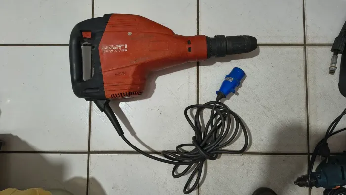 Martelete Hilti (7.9Kg) TE 700-avr 220V