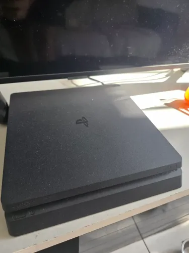 Ps4 slim 500 gb.