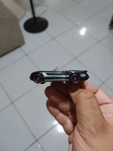 Hot Wheels '55 Corvette na cor preta conversível