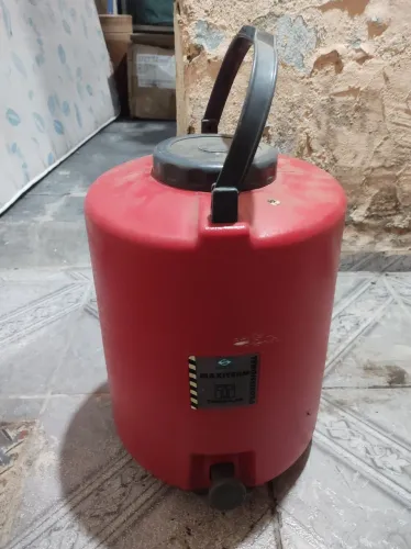 Garrafa térmica 12 LTS ( está como nova )