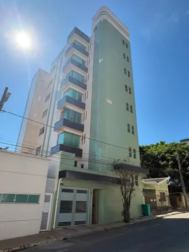 Apartamento na rua Vigário Nicolau de 100 metros quadrados. 03 quartos, 01 suíte.