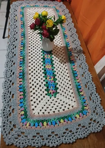 Caminho de mesa crochê