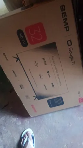 Tv ? Smart 32 polegadas semp Toshiba na caixa com nota fiscal 2 mes de uso zero
