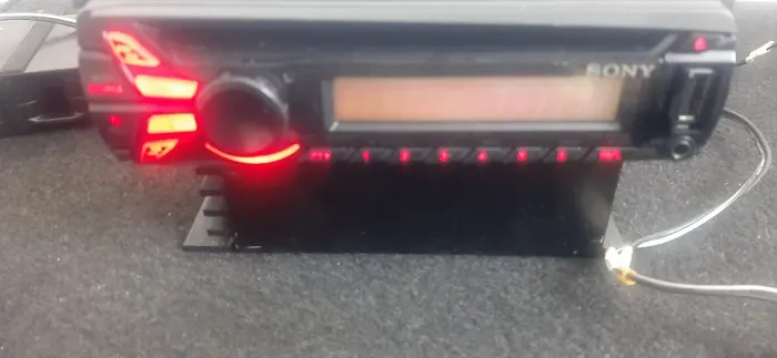vendo barato 2 aparelhos de som automotivos completos e funcionando