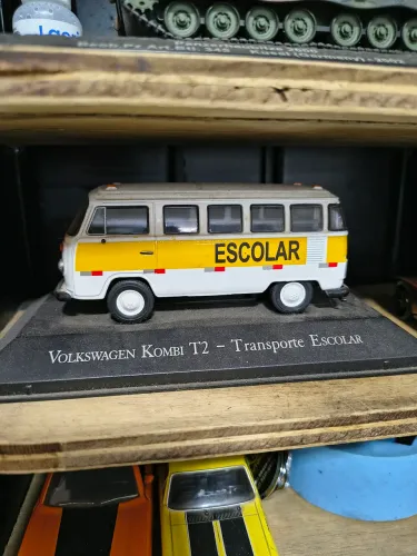 Miniatura Kombi escolar T2