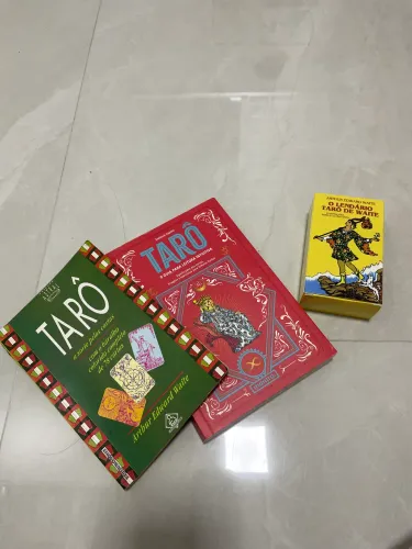 tarot de waite com 78 cartas + dois livros de tarot