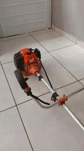 Roçadeira a gasolina
