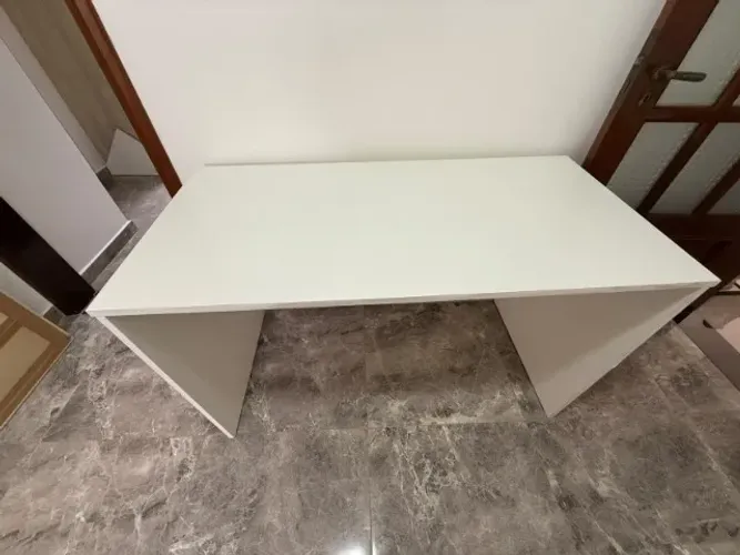 Mesa de escritório branca