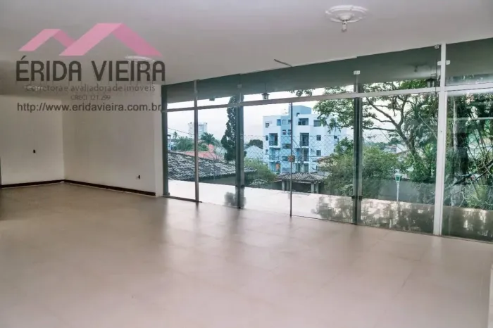 Casa para Venda em Pindamonhangaba, Centro, 4 dormitórios, 2 suítes, 3 banheiros, 6 vagas