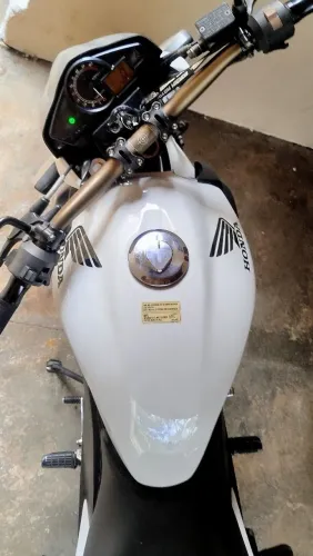 HONDA CB 300 BRANCO EM ÓTIMO ESTADO DE CONSERVAÇÃO 