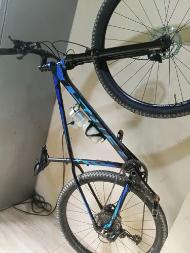 Vendesse essa bicicleta aro 29 12 velocidade quadro alumínio maneiro e leve