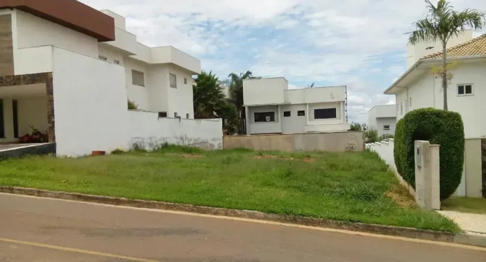 Lote no Condomínio Vale dos Pássaros