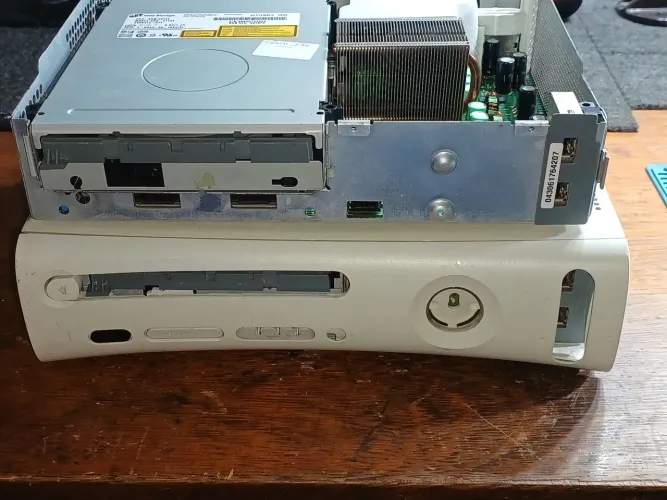 Lote com 2 Consoles Xbox 360 Fat Arcade com defeito 