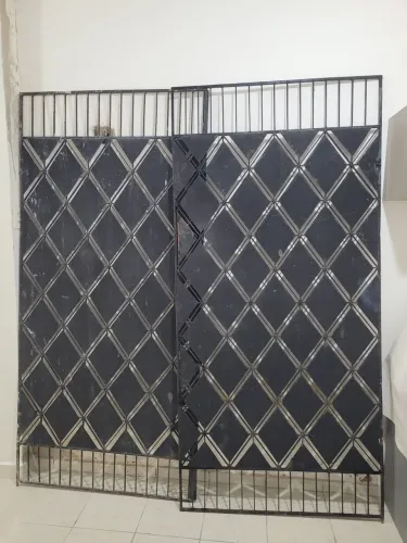 Portão grandes e Janelas