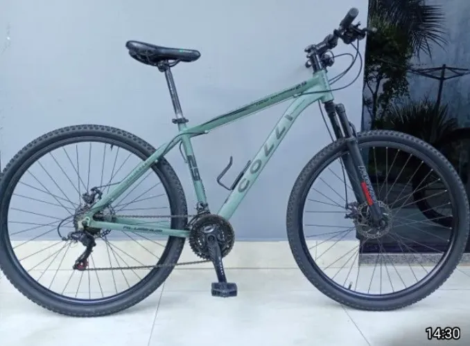Oportunidade única!! Bicicleta colli aro 29 quadro de alumínio 21 marchas câmbio Shimano..