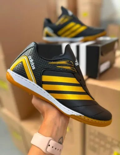 Chuteira Adidas