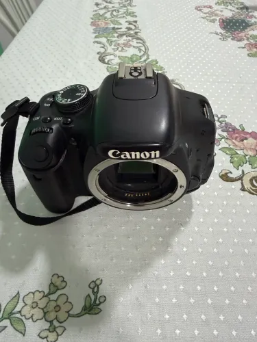 Câmera Canon profissional T3i + duas lentes.