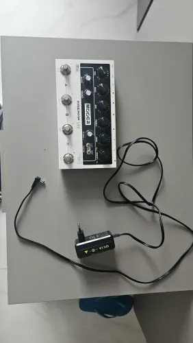 Pedal guitarra Preamp live Mooer 