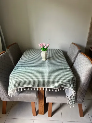 mesa 4 lugares com cadeiras 