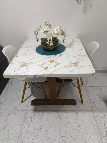 Mesa com 2 cadeiras 