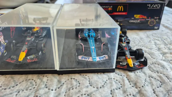 Vendo conjunto c/3 miniatutas F1
