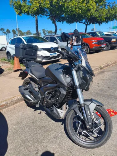 Vende-se D400 em novíssima