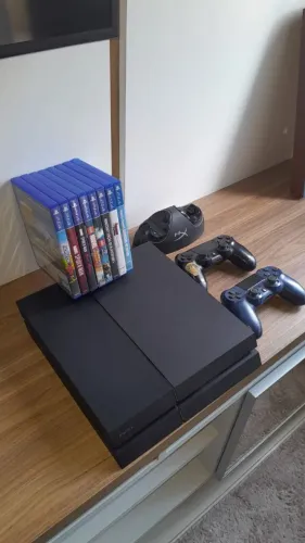 Play Station 4 com 8 jogos