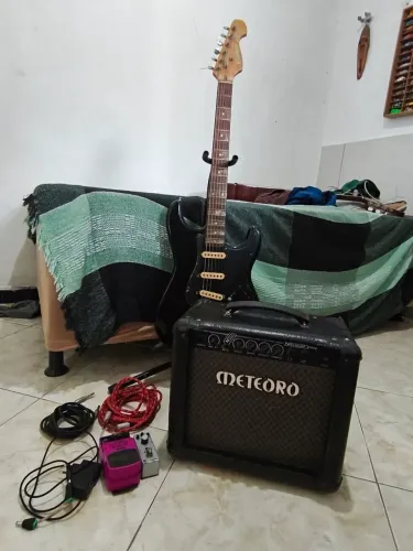 Guitarra + amp Meteoro e pedais (VENDO SEPARADO TAMBÉM)