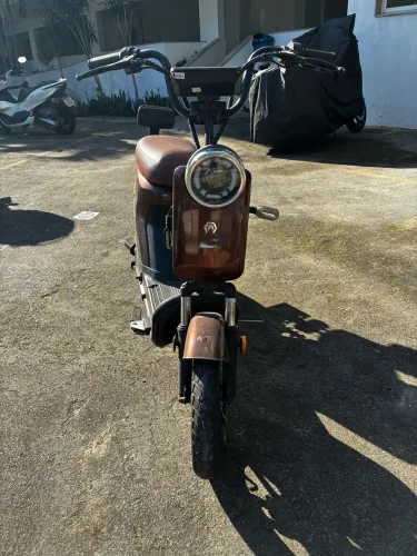 Scooter elétrica bashi