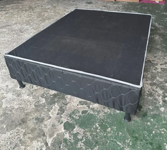 Base Luxo Bordada Chapeada Espuma Em Cima Da Chapa 138x188x30 Cor Preta